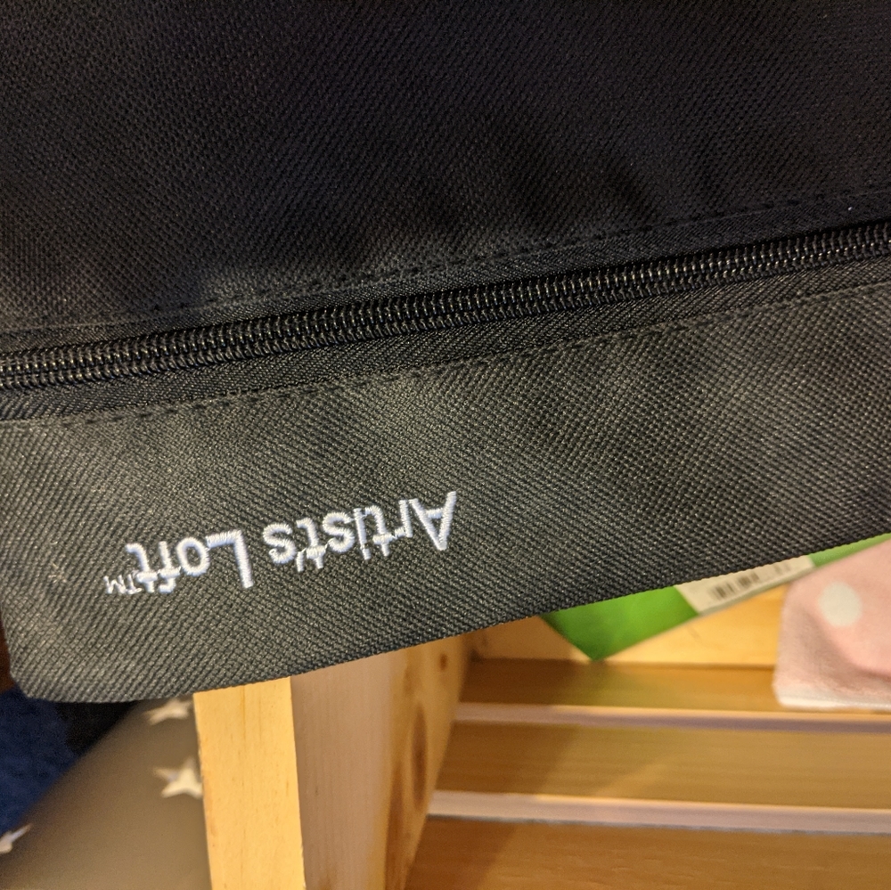 Artist Loft Bag w/ Pencil Case 24 2/4 x 19 1/2